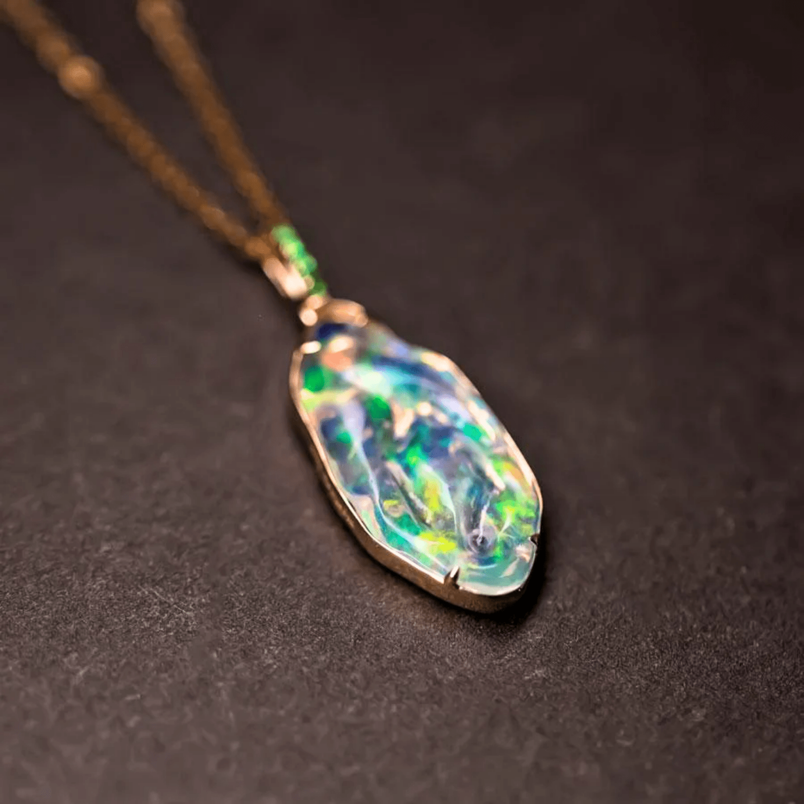 Das perfekte Ostergeschenk: Opal-Schmuck in Gold und Silber - FAERELLI