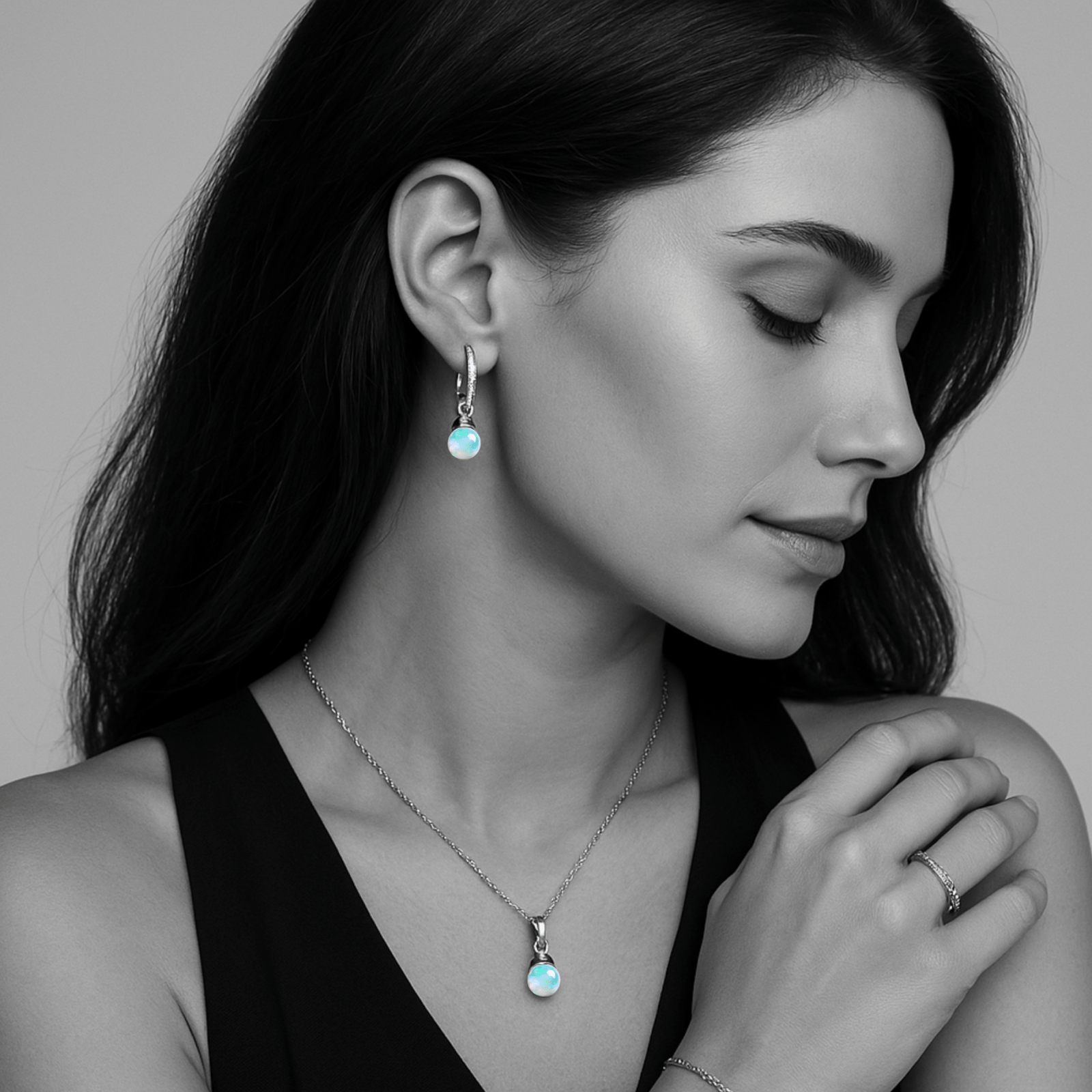 Echter Opal, als Kugel geschliffen, in 18K Gold – Solaris-Kollektion | FAERELLI - FAERELLI